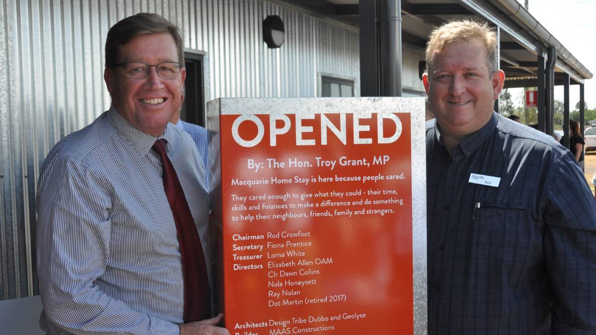 Member for Dubbo Troy Grant with Macquarie Homestay’s Rod Crowfoot.