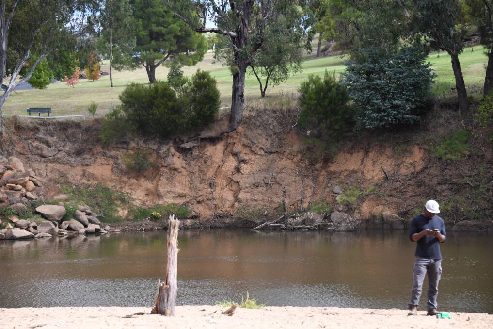 Erosion along the banks of the Macquarie-Wambuul from flooding in 2022. Picture by Belinda Soole